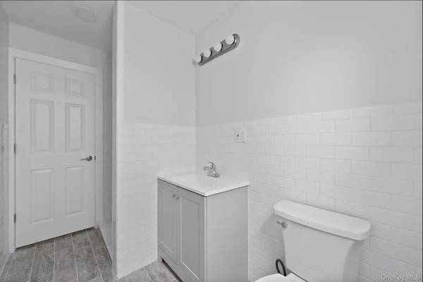 243 Maple AVE #1B, Rockville Centre, NY 11570