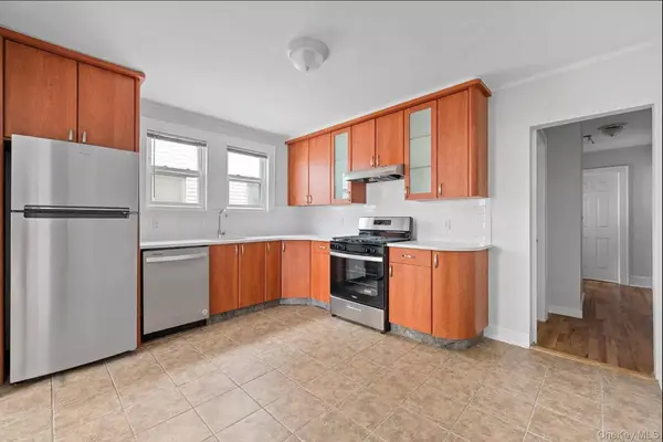 243 Maple AVE #1B, Rockville Centre, NY 11570