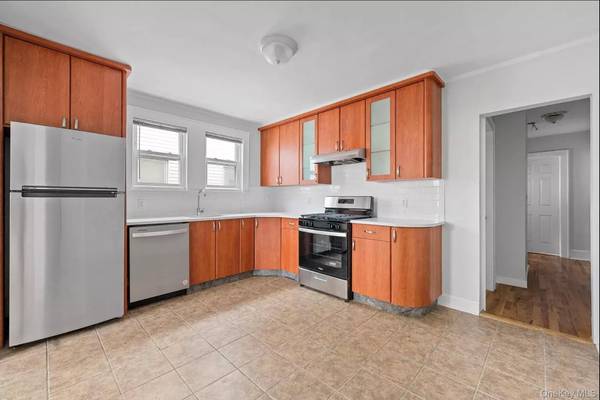 243 Maple AVE #1B, Rockville Centre, NY 11570