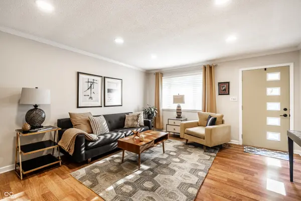 644 Lakeview DR, Zionsville, IN 46077