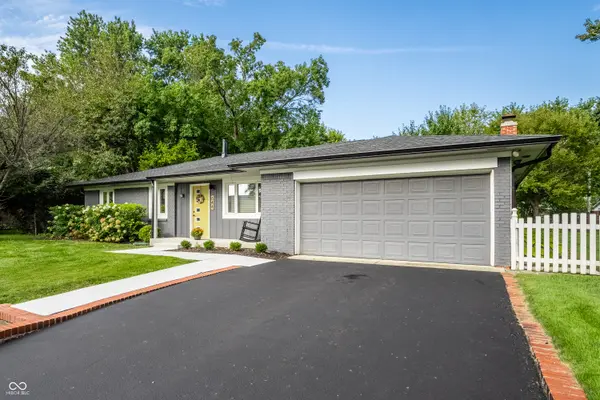 644 Lakeview DR, Zionsville, IN 46077