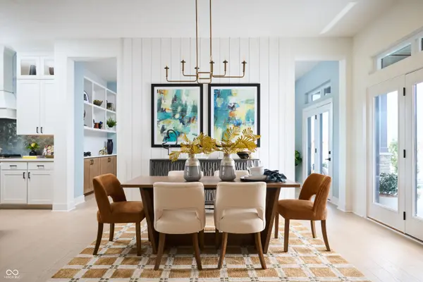 6046 Salisbury ST, Zionsville, IN 46077