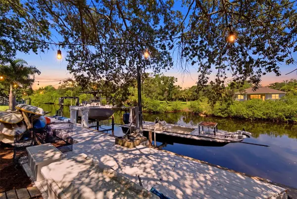 1102 MARINA DR, Tarpon Springs, FL 34689