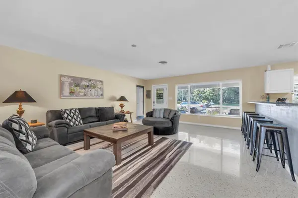 867 PINELLAS POINT DR S, St Petersburg, FL 33705
