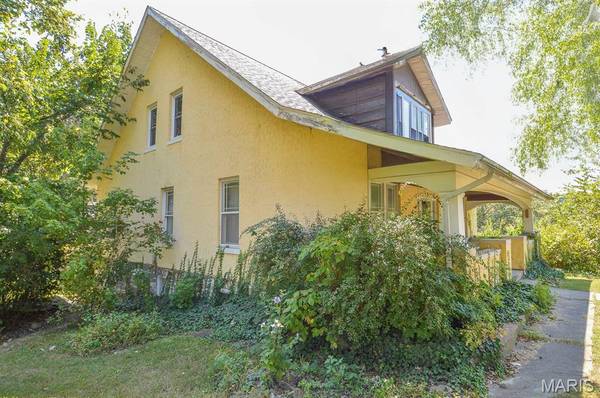 1320 Mill ST, Maeystown, IL 62256