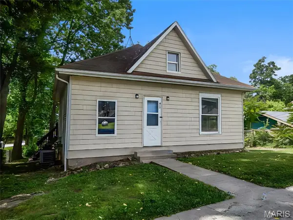 412 1st ST, Mokane, MO 65059