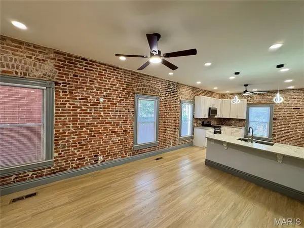 2137 California AVE, St Louis, MO 63104