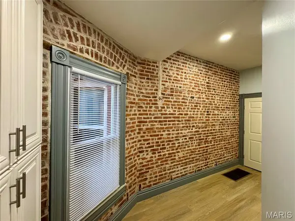 2137 California AVE, St Louis, MO 63104