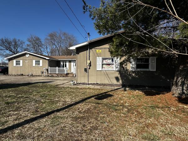 805 W Helen AVE, Christopher, IL 62822