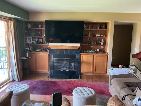 6840 W Winding TRL #301, Oak Forest, IL 60452
