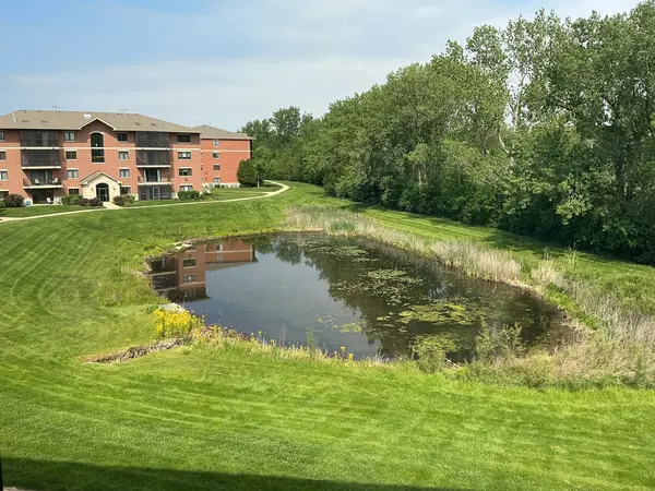 6840 W Winding TRL #301, Oak Forest, IL 60452