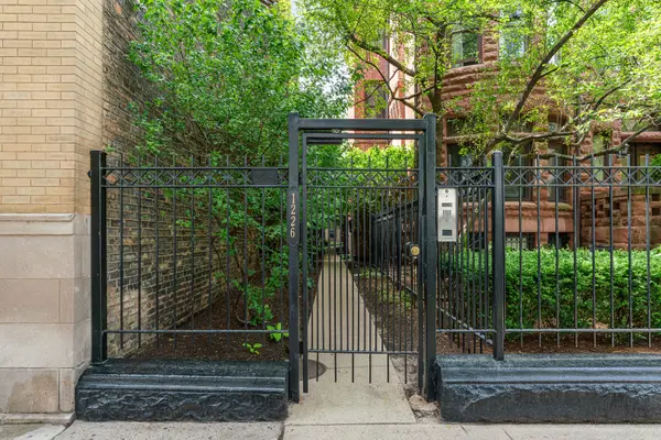 1226 N Dearborn ST #C, Chicago, IL 60610