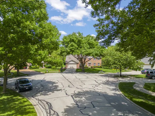 810 Atlanta CT, Naperville, IL 60540