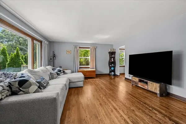 2714 Fort Sheridan AVE, Highland Park, IL 60035