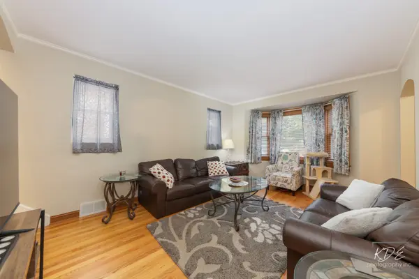 5915 W Roscoe ST, Chicago, IL 60634