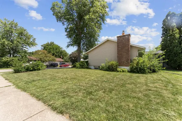 1415 W 55th ST, Davenport, IA 52806