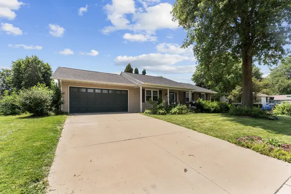 1415 W 55th ST, Davenport, IA 52806