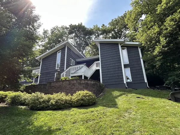 17 Marryat RD, Trout Valley, IL 60013