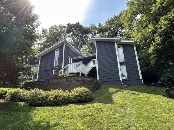 17 Marryat RD, Trout Valley, IL 60013