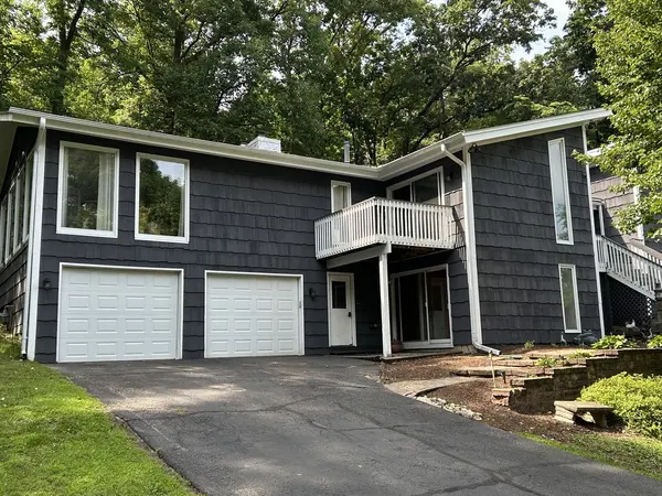 17 Marryat RD, Trout Valley, IL 60013