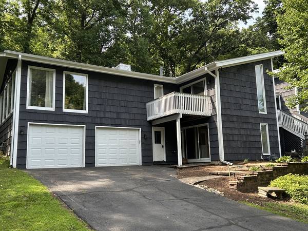 17 Marryat RD, Trout Valley, IL 60013