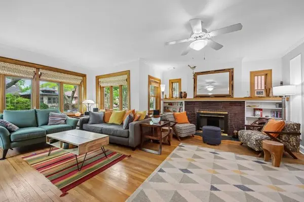 6551 N Maplewood AVE, Chicago, IL 60645