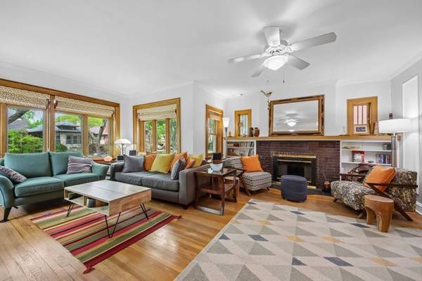 6551 N Maplewood AVE, Chicago, IL 60645