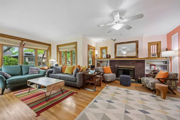 6551 N Maplewood AVE, Chicago, IL 60645