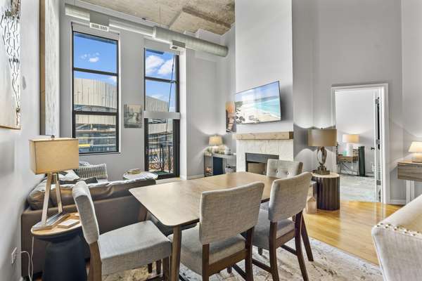 758 N Larrabee ST #305, Chicago, IL 60654