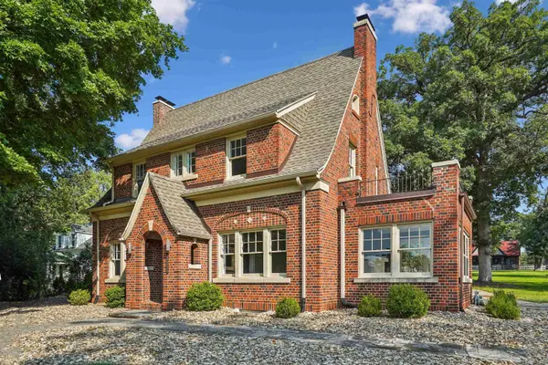 3018 Rainbow DR, Cedar Falls, IA 50613