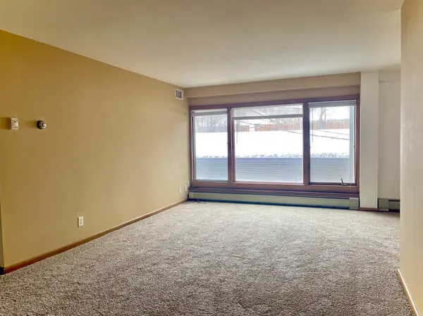 633 Robert ST S #205, Saint Paul, MN 55107
