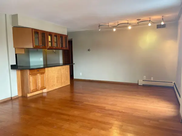 633 Robert ST S #301, Saint Paul, MN 55107