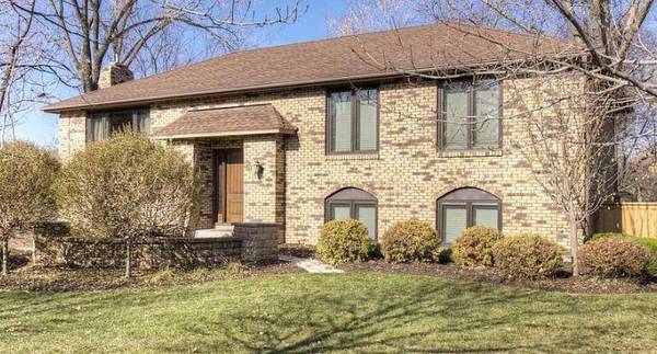 116 Krestwood DR, Burnsville, MN 55337