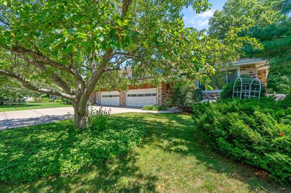5207 Grandview LN, Edina, MN 55436