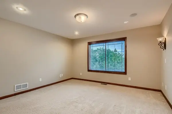 2318 Delina CIR, Lino Lakes, MN 55038