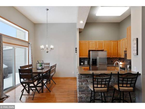 2147 Saint Johns Alcove, Woodbury, MN 55129