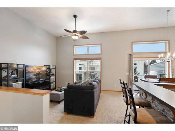 2147 Saint Johns Alcove, Woodbury, MN 55129