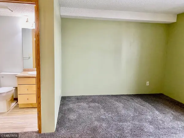 78 10th ST E #1001, Saint Paul, MN 55101