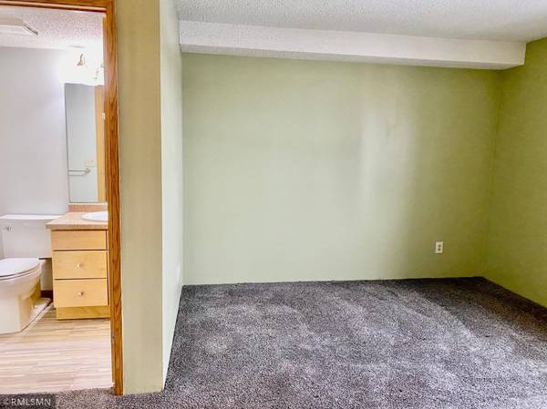 78 10th ST E #1001, Saint Paul, MN 55101