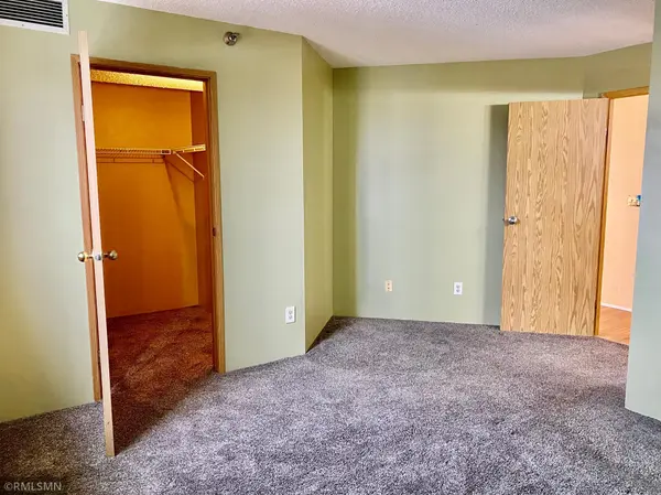 78 10th ST E #1001, Saint Paul, MN 55101