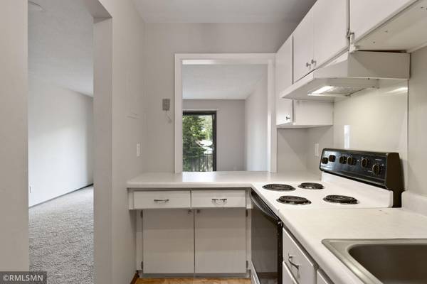 4120 Parklawn AVE #122, Edina, MN 55435