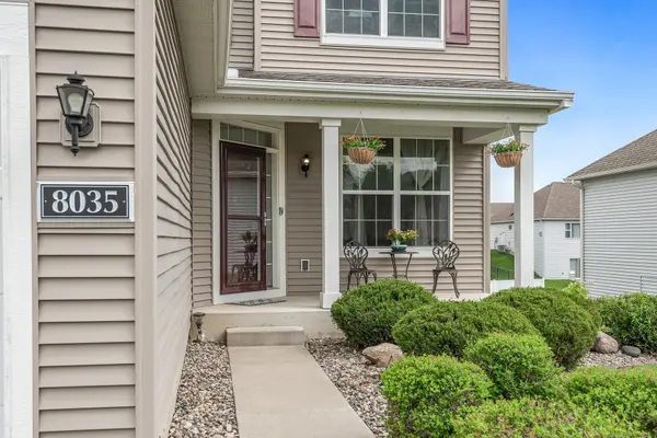 8035 Spring Lake LN, Shakopee, MN 55379