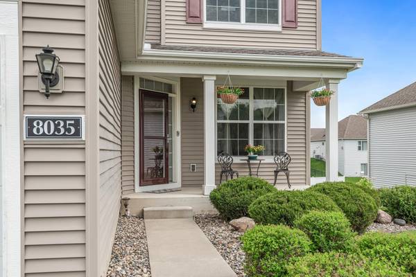 8035 Spring Lake LN, Shakopee, MN 55379