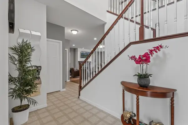 8035 Spring Lake LN, Shakopee, MN 55379
