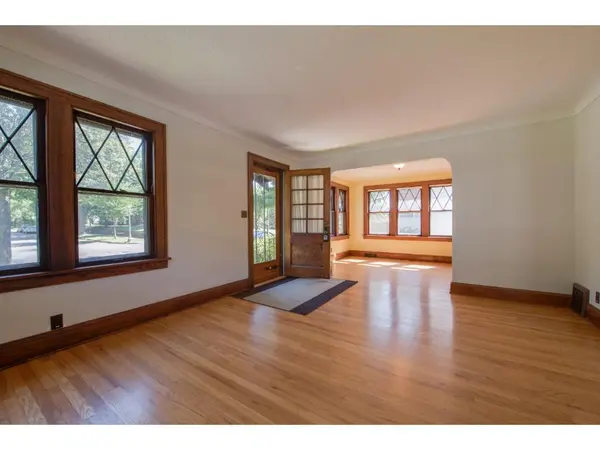 1674 Saint Clair AVE, Saint Paul, MN 55105