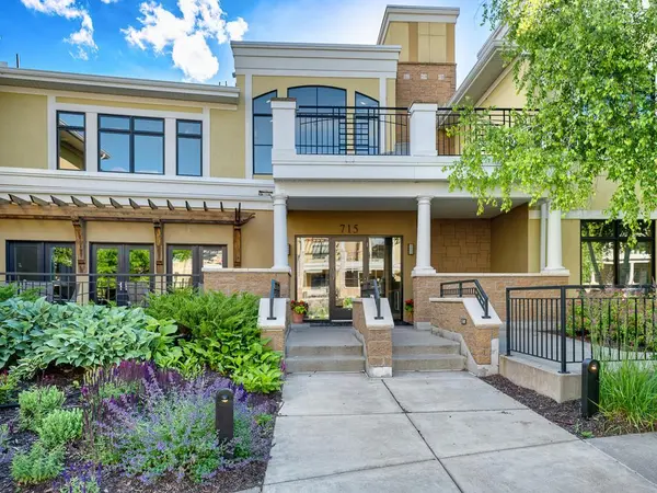 715 Linden ST #204, Mendota Heights, MN 55118