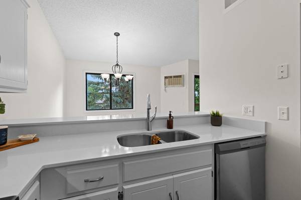 14855 Endicott WAY #304, Apple Valley, MN 55124