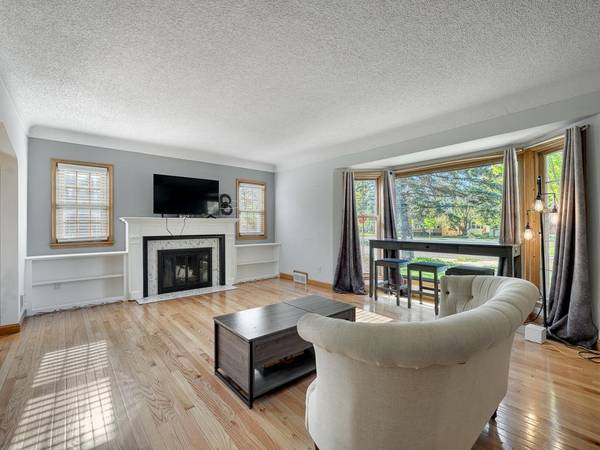 775 Wheelock Pkwy E, Saint Paul, MN 55106