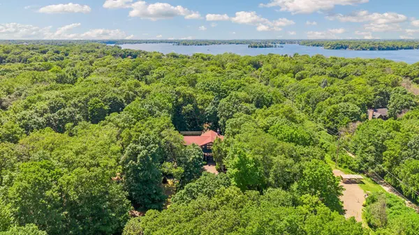 20895 Spencer LN, Shorewood, MN 55331