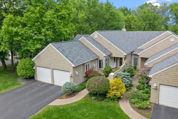 23760 Lawtonka DR, Excelsior, MN 55331